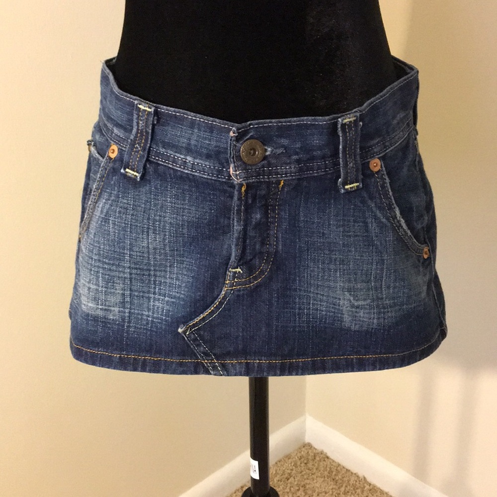 Levi’s skirt.